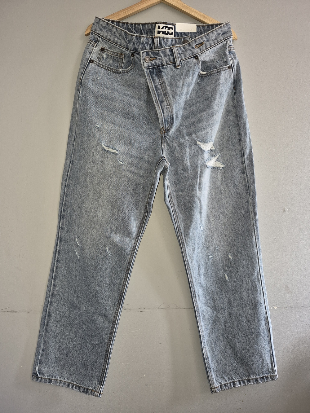 KBB BY KAHLANA Women's Light Blue Distressed Straight Leg Jeans